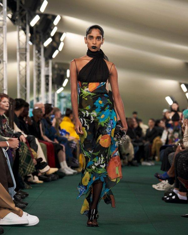 匠⼼呈献 Burberry发布2024夏季系列