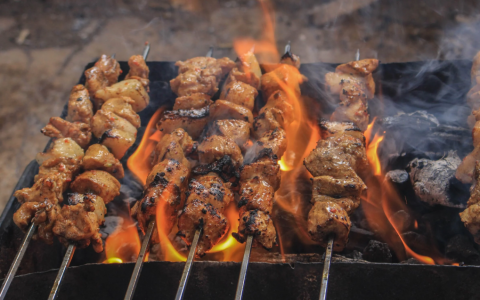 “网红城市”轮流出圈，谁为本地生活代言？