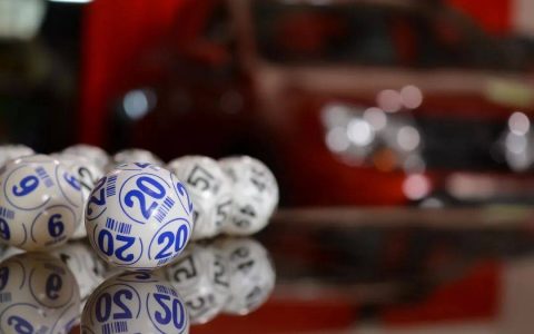 为什么经济越不景气，彩票销量越好？