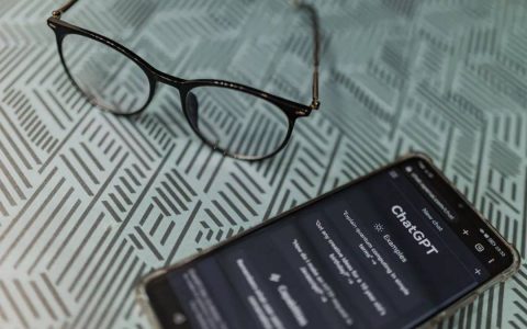 To C大模型，亏钱也得干丨祛魅AI