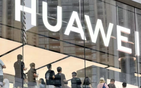 华为Mate 60爆卖，iPhone 15暴跌