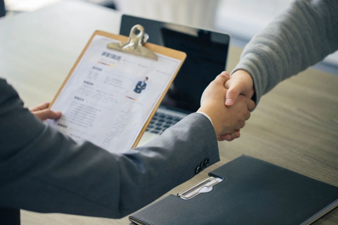 “寿险老七家”排位生变：净利座次大调整，保费收入两家互换