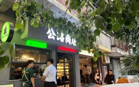 公路商店将开放加盟，“站着喝酒”如何成了一门好生意？