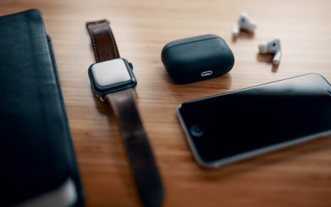 可穿戴设备走进爆发期，苹果、小米能稳赢吗？