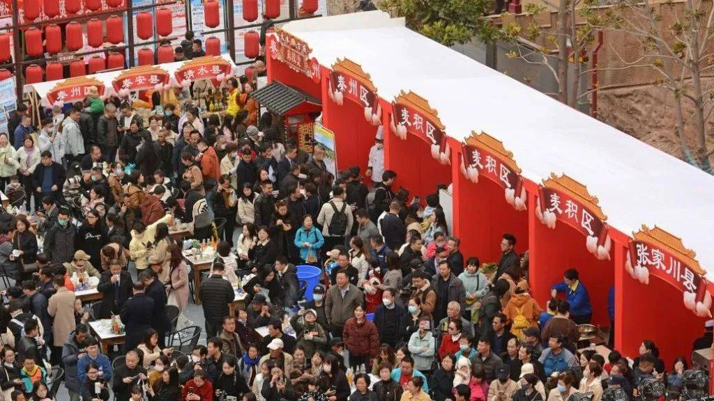 理发店连夜改成麻辣烫，全国吃货“捧花”天水麻辣烫，吃不起可“麻辣贷”