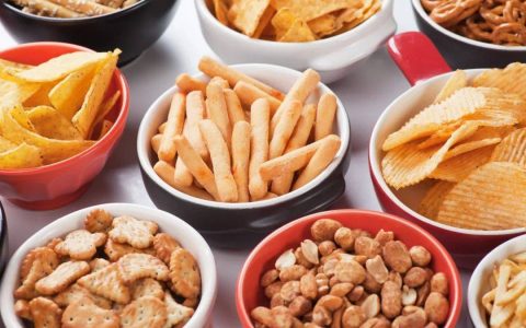 化敌为友？三只松鼠和零食很忙各有小九九