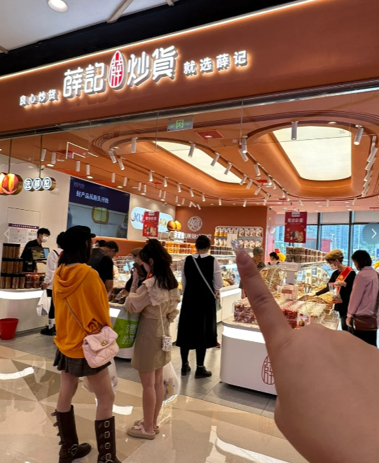 零食第一股们交答卷：高端不再，老钱逆扬