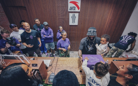 安踏，想在海外再造一个安踏