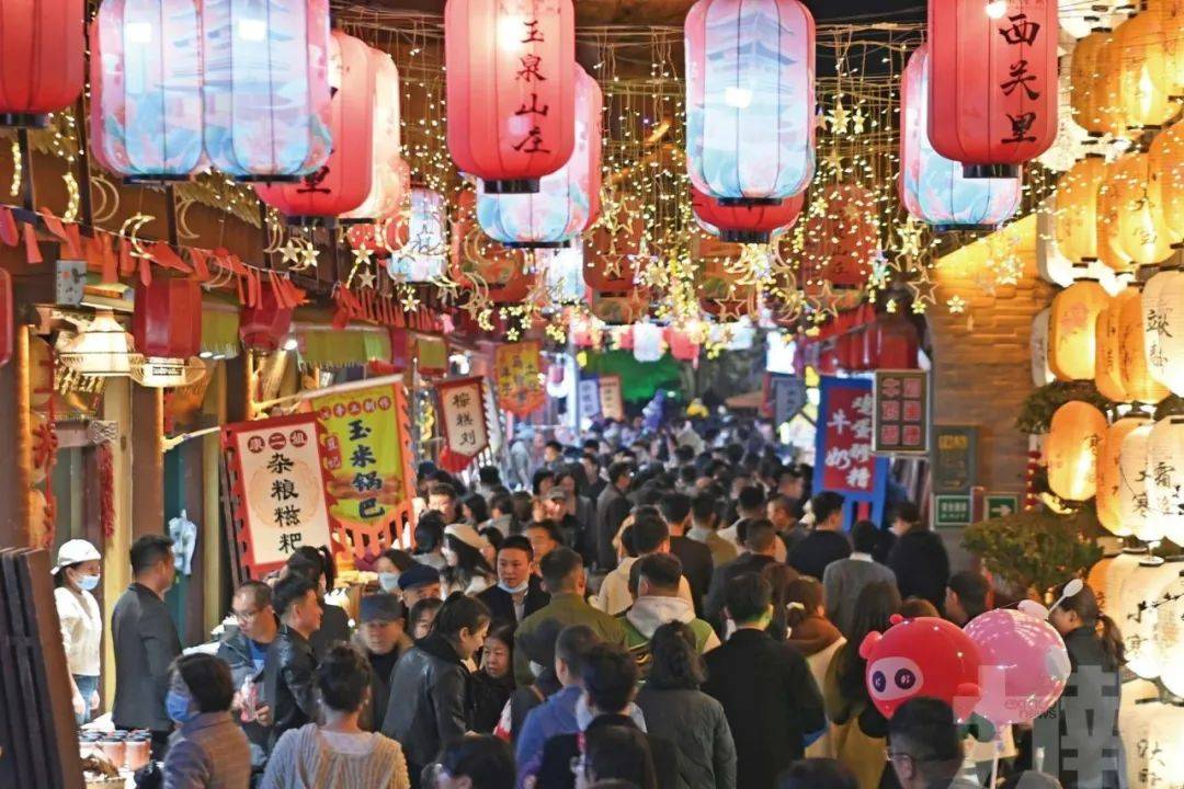 理发店连夜改成麻辣烫，全国吃货“捧花”天水麻辣烫，吃不起可“麻辣贷”