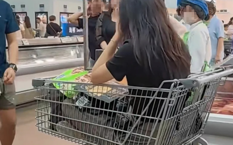 “巨婴”逛山姆，中产的脸都丢光了