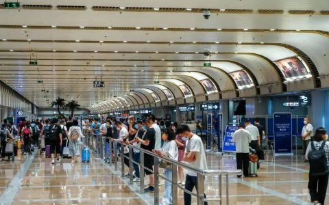 遥遥领先到遥遥落后，业绩巨亏的首都机场怎么了？