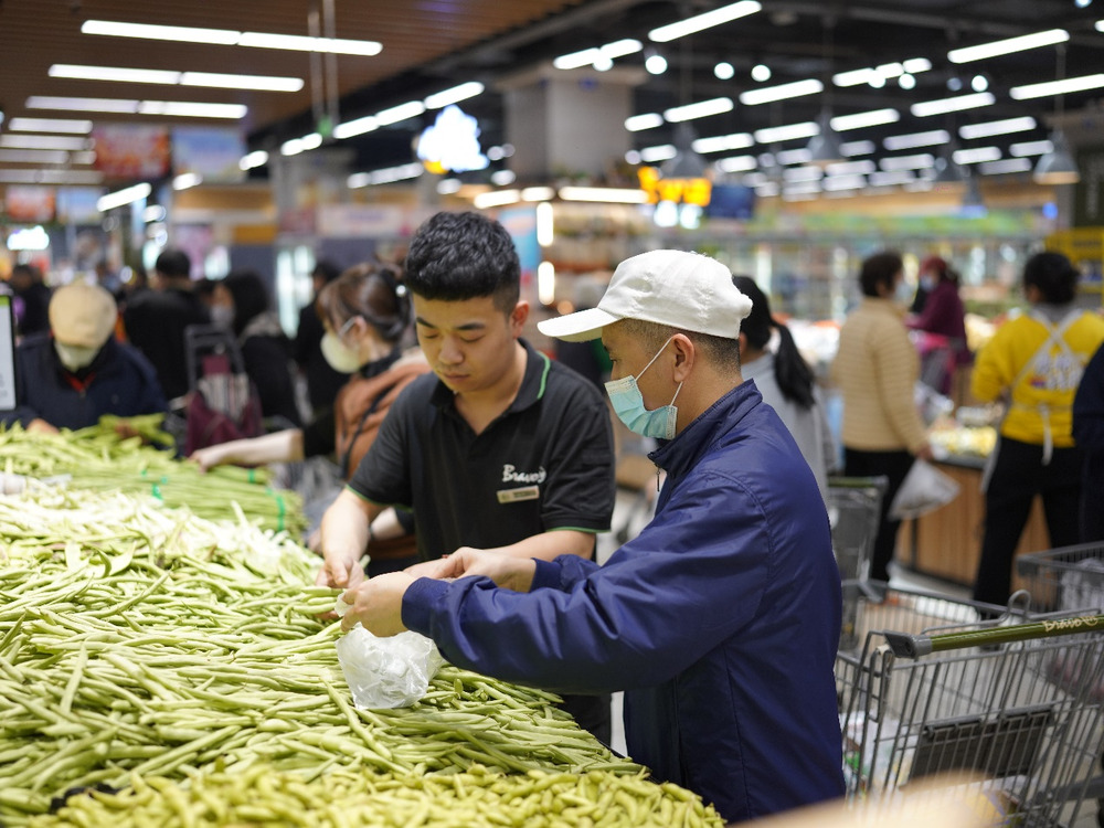 月上新近400款，单店日均客流破万，永辉超市调优成果初显