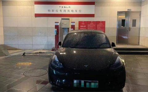 马斯克“闪现”中国，170万车主的FSD“即将推出”？