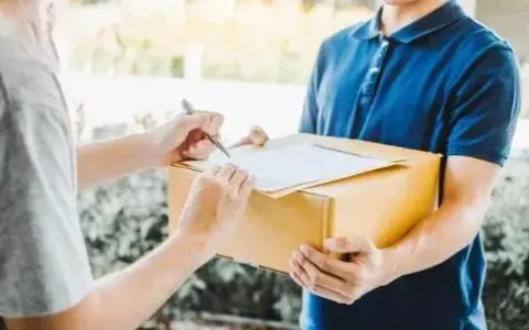 屡被约谈的货拉拉三闯IPO，CEO周胜馥IPO前套现11