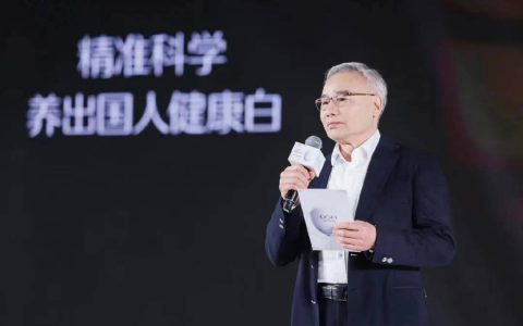 57岁欧诗漫不再慢，“珍珠爷爷”沈志荣也生猛